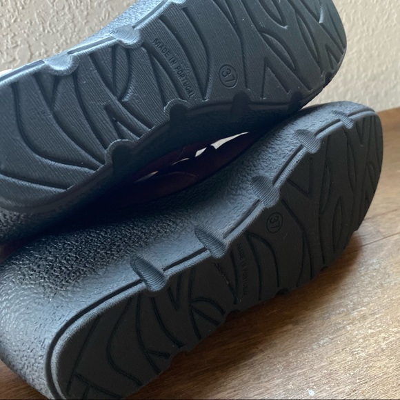 Atrai Wedge Boots. Like new! Maroon ankle boots. Leather booties. 37 - Picture 8 of 8